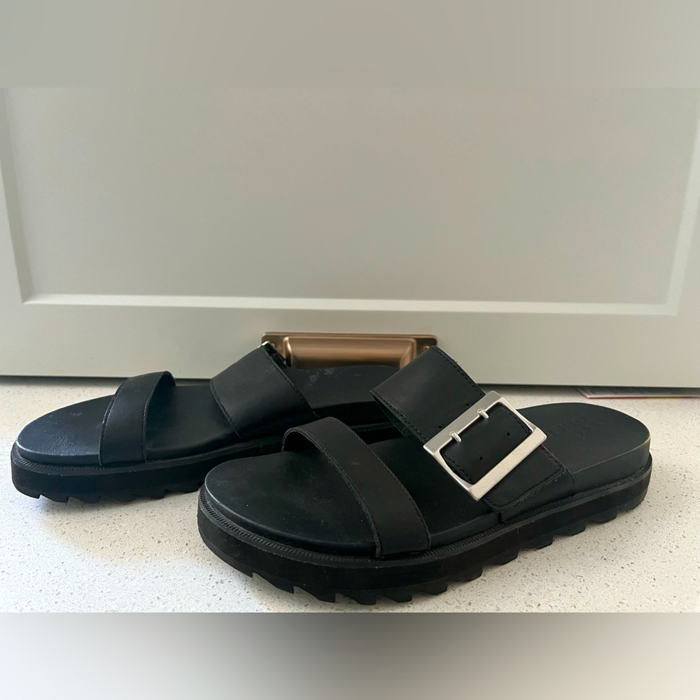 Black Sorel Sandals